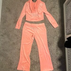 Juicy Couture Tracksuit (Strawberry ice)
Size: LARGE
